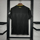camisa-camiseta-wolverhampton-wolves-debet-sudu-versao-torcedor-masculina-24-25-away-fora-ii-secundaria-2-amarela-amarelo-laranja-preta-preto_3