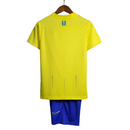 conjunto-infantil-al-nassr-kafd-nike-versao-versao-torcedor-masculina-23-24-home-casa-i-principal-1-cr7-cristiano-ronaldo-camisa-shorts-amarela-amarelo-azul_2
