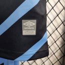 conjunto-infantil-shorts-camisa-camiseta-cap-athletico-paranaense-umbro-esportes-da-sorte-versao-versao-torcedor-23-24-away-third-fora-iii-terceira-3-azul-preto-preta_9