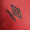 conjunto-infantil-shorts-camisa-camiseta-cap-athletico-paranaense-umbro-esportes-da-sorte-versao-versao-torcedor-23-24-home-casa-i-principal-1-vermelha-preta-vermelho-preto_3