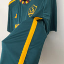 la-galaxy-los-angeles-adidas-masculina-ii-away-herbalife-nutrition-beckham-david-fora-dois-secundario_1