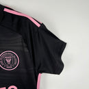 torcedor-inter-miami-messi-ii-away-reserva-fora-internacional-mls-adidas-feminina-xbto-23-24-preta-rosa_4